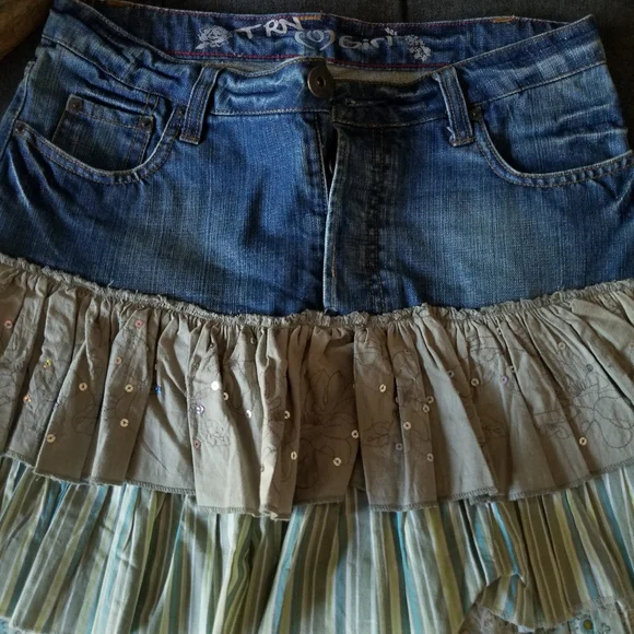 Terranova Ruffled Tiered Cowgirl Denim Skirt from Italy - Picture 6 of 17